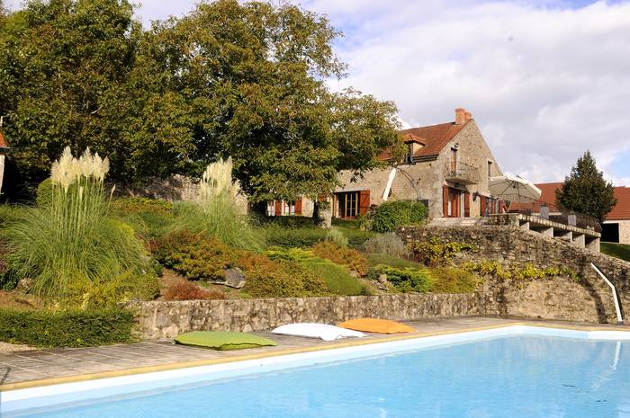 Le Gîte du Domaine du Crescent  - La maison, depuis la piscine